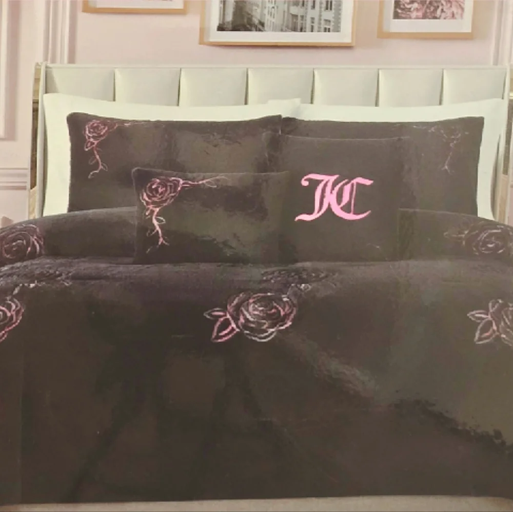 Juicy Couture Home 5-PC 3D Rose Faux Fur Bedding Set